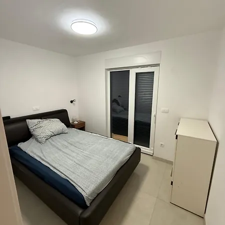 Novi 노비비노돌스키